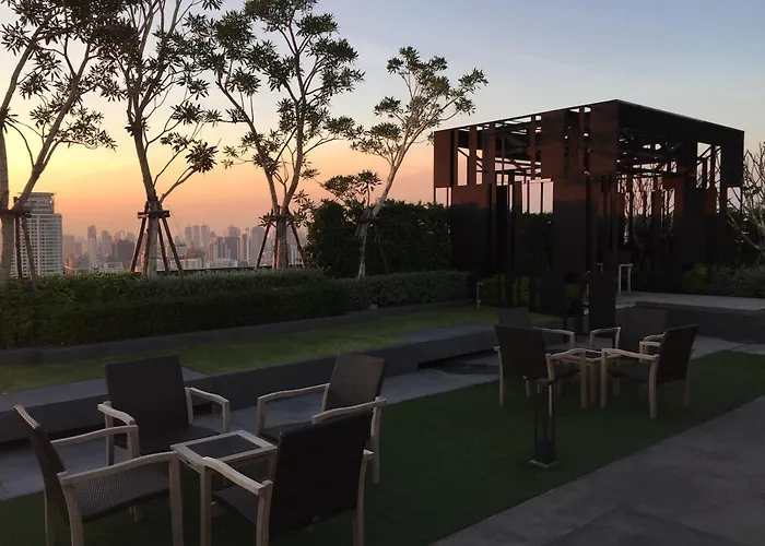 Modern 1br Near Bts On Nut With Pool, Gym & Habito Mall 公寓