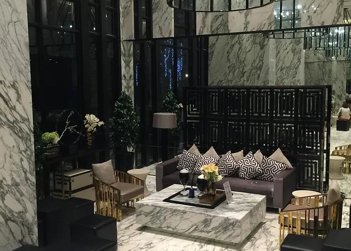 Modern 1br Near Bts On Nut With Pool, Gym & Habito Mall *
