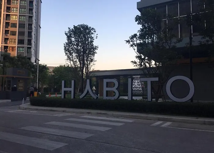 Modern 1br Near Bts On Nut With Pool, Gym & Habito Mall *