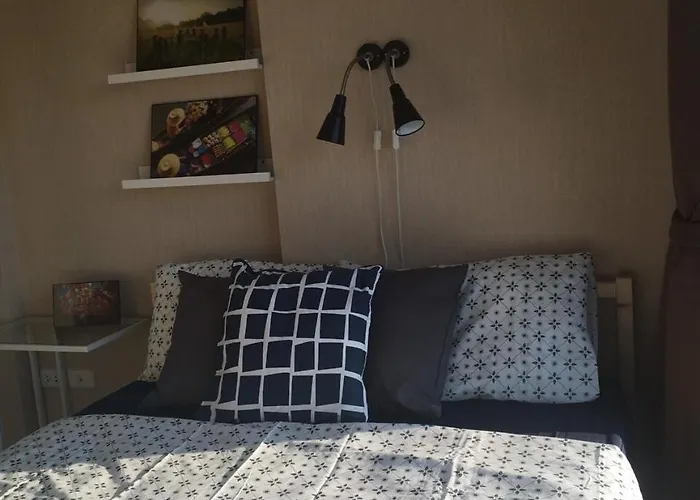 Modern 1br Near Bts On Nut With Pool, Gym & Habito Mall 公寓